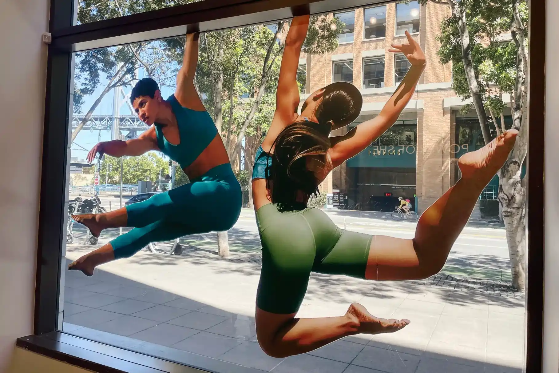 athleta-window-display-01