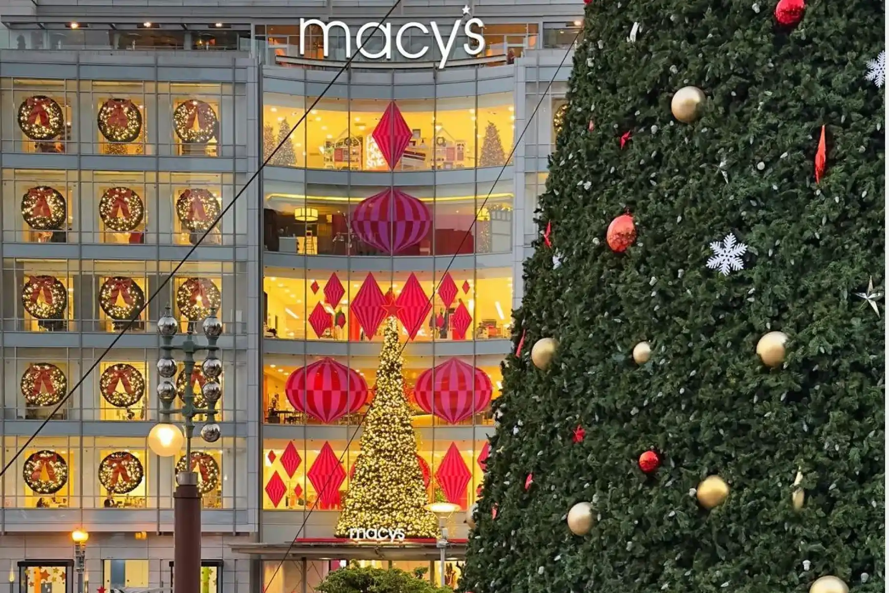 macys-grand-format-storefront-01