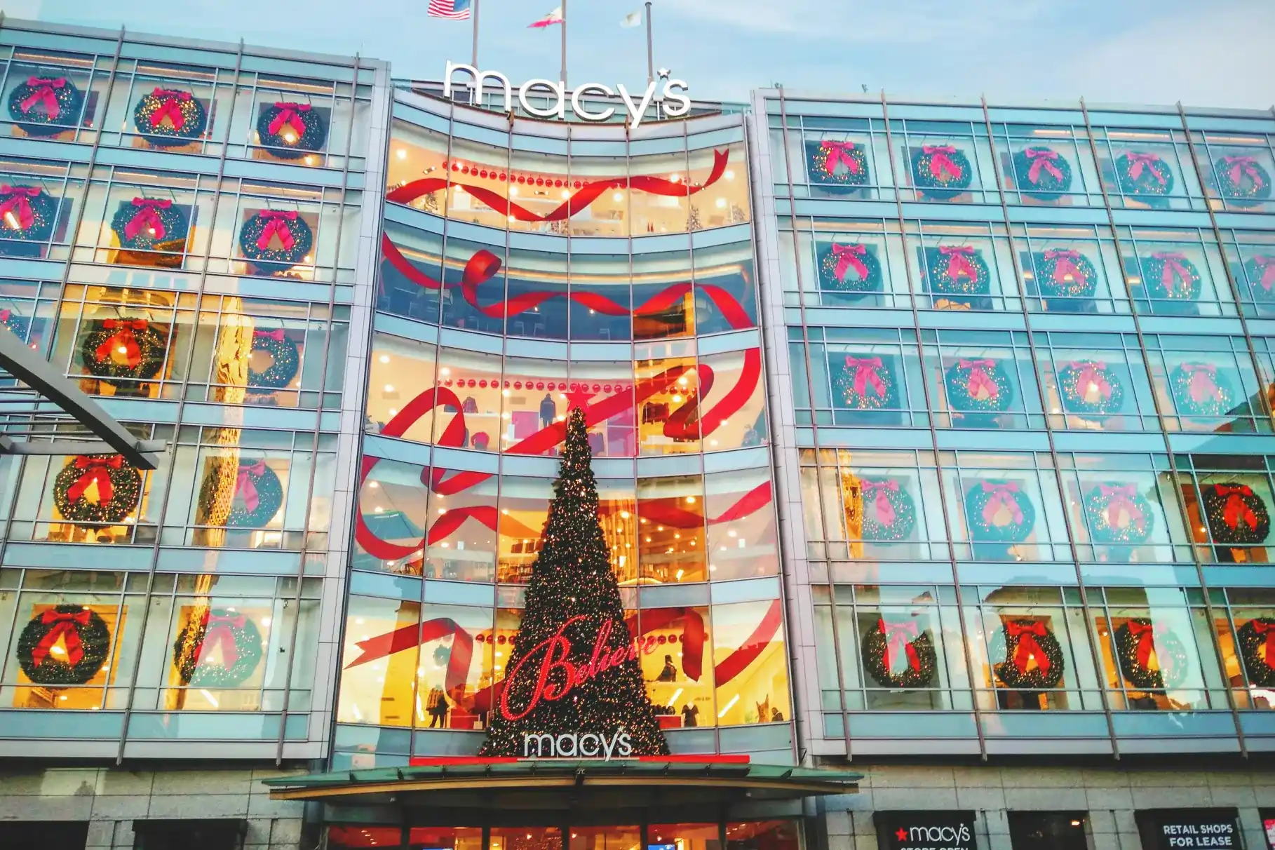 macys-grand-format-storefront-02