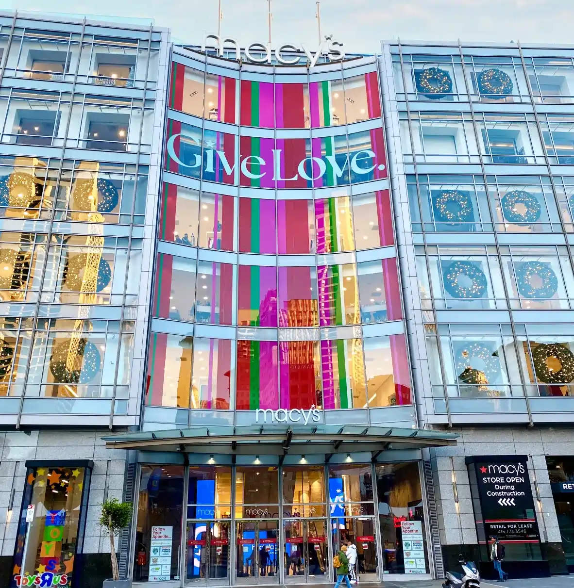 macys-grand-format-storefront-04